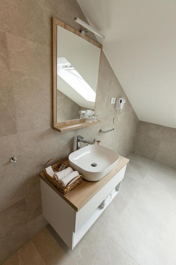Kutjevo Rooms & Apartment Perak מראה חיצוני תמונה
